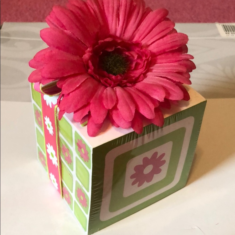 Daisy Notepad, brand new & sealed w/ plastic